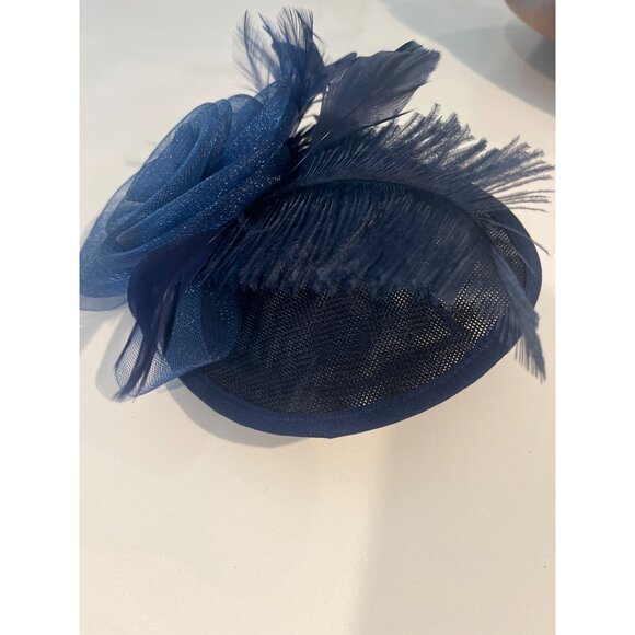 Elegant Navy Blue Fascinator Hat With Mesh Rose & Feather Accents For Weddings R - Picture 6 of 6